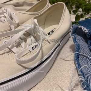 Vans | Authentic Core Classics | W 9, M 7.5